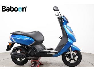 damaged scooters Peugeot  Kisbee Active 45KM 2022/3
