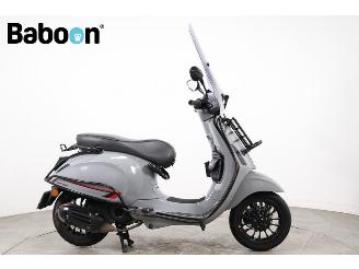 uszkodzony skutery Vespa Sprint 45KM  2020/9