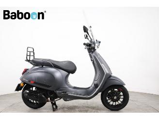 uszkodzony skutery Vespa Sprint 45KM  2018/8