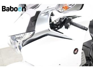 Honda VFR 1200 F DCT C-ABS picture 15