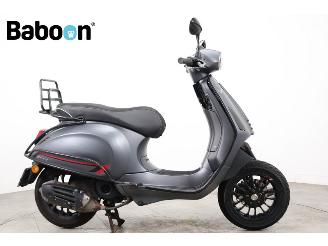 skadebil bromfiets Vespa Sprint 45KM  2020/6
