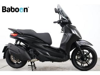 krockskadad bil motor Piaggio  400 Beverly S HPE 2024/10