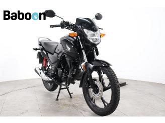 Honda CB 125 F picture 2