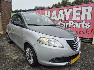 uszkodzony samochody osobowe Lancia Ypsilon 0.9 TwinAIR Silver 2013/5
