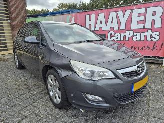 Damaged car Opel Astra sports tourer 1.4 turbo edition 2011/9