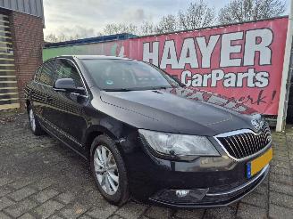 krockskadad bil auto Skoda Superb 1.6 tdi ambiation business 2015/1