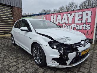 Schadeauto Volkswagen Golf 1.4 TSI Business edition R connected 2015/11