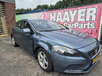 Damaged car Volvo V-40 1.6 T3 momentum 2013/1