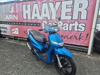 danneggiata scooter Peugeot  tweet 2015/6