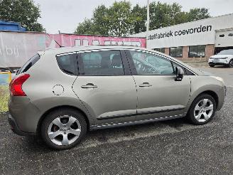 Peugeot 3008 1.6 THP Premiere picture 2