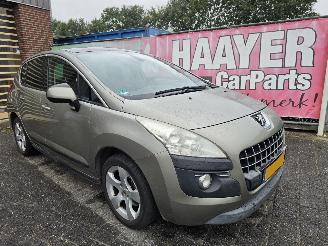 Damaged car Peugeot 3008 1.6 THP Premiere 2010/1
