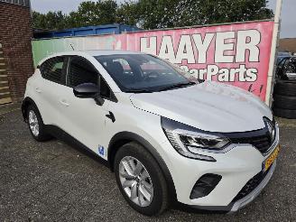 Vaurioauto  passenger cars Renault Captur 1.6e-Tech full hybrid 145 evolution 2023/7