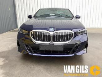 Damaged car BMW 5-serie 5 serie (G60), Sedan, 2023 530e 2.0 TwinPower Turbo 16V 2024/5