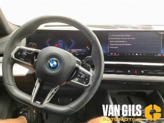 BMW 5-serie 5 serie (G60), Sedan, 2023 530e 2.0 TwinPower Turbo 16V picture 28