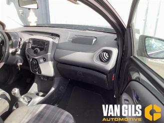 Peugeot 108 108, Hatchback, 2014 1.0 12V VVT-i picture 11