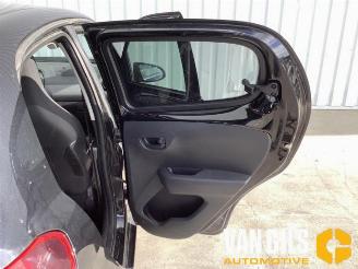 Peugeot 108 108, Hatchback, 2014 1.0 12V VVT-i picture 10