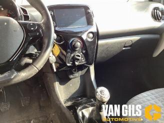 Peugeot 108 108, Hatchback, 2014 1.0 12V VVT-i picture 16