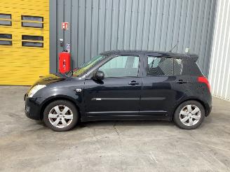 damaged passenger cars Suzuki Swift 1.3 VVT 16V Hatchback  Benzine 2007/10