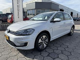 Schadeauto Volkswagen e-Golf 100 kw 2019/1