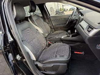 Renault Captur E-TECH HYBRID picture 15