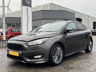 skadebil auto Ford Focus 1.5 ST-Line 2018/2