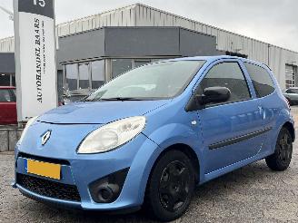 damaged passenger cars Renault Twingo 1.2-16V Collection 2011/11
