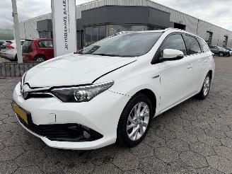 uszkodzony samochody osobowe Toyota Auris Touring Sports 1.8 Hybrid Dynamic Go 2017/9