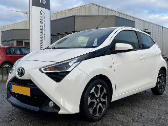 damaged passenger cars Toyota Aygo 1.0 VVT-i x-play 2021/2