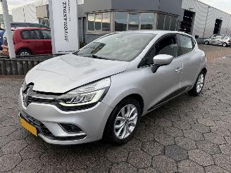 damaged passenger cars Renault Clio 0.9 TCe Intens 2018/4