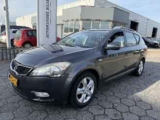 Schadeauto Kia Cee d Sporty Wagon 1.4 CVVT Navigator Plus Pack 2012/4