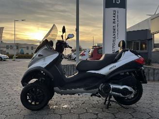 krockskadad bil bromfiets Piaggio  400 LT MP3 2009/4