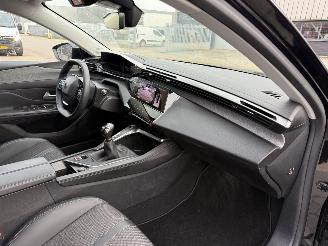 Peugeot 308 1.2 PureTech Allure picture 16