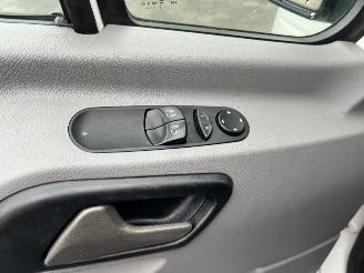 Volkswagen Crafter 32 2.0 TDI L3H2 picture 15