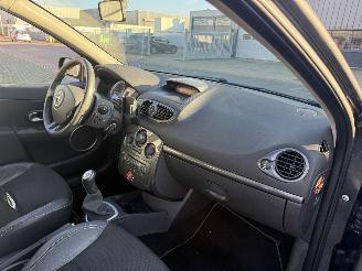 Renault Clio 1.4-16V Exception picture 16