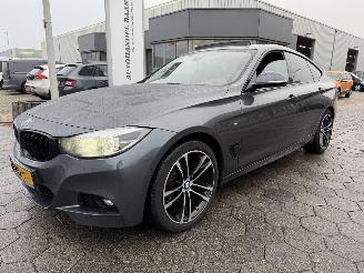damaged passenger cars BMW 3-serie 320i xDrive High Executive 2019/10