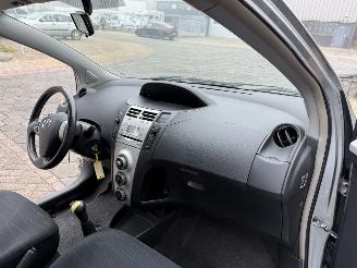 Toyota Yaris 1.0 VVTi Terra picture 16