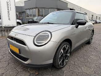 Unfallwagen Mini Cooper E Favoured L 40.7 kWh 2024/1