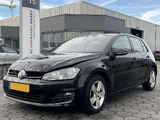 krockskadad bil auto Volkswagen Golf 1.2 TSI Highline 2013/4