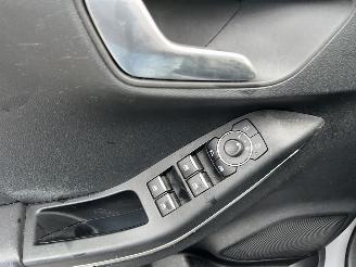 Ford Puma 1.0 EcoBoost Hybrid Titanium X picture 17