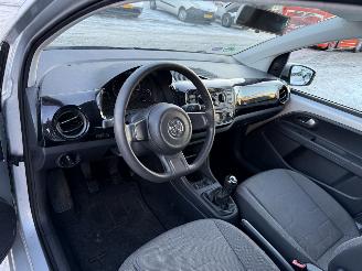 Volkswagen Up! 1.0 move up! BlueMotion picture 15