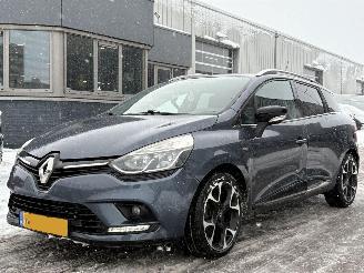 skadebil auto Renault Clio Estate 0.9 TCe Limited 2017/1