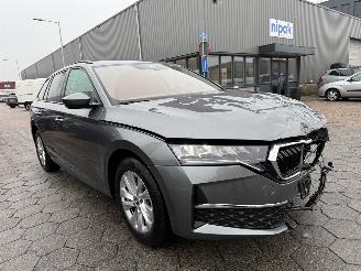 Vaurioauto  passenger cars Skoda Octavia Combi 1.5 TSI MHEV Business Edition 2025/2