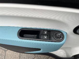 Renault Twingo 1.0 SCe Collection picture 14