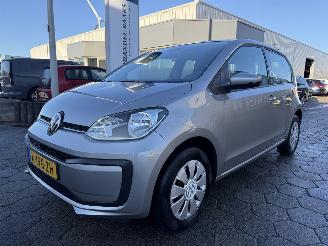 Schadeauto Volkswagen Up! 1.0 2021/4
