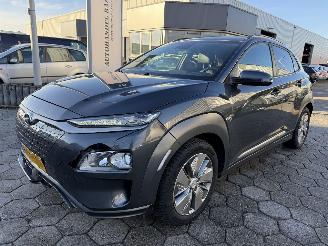 damaged passenger cars Hyundai Kona EV Fashion 64 kWh 2020/1
