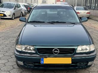 Opel Astra 1.6i Edition picture 2