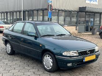 Opel Astra 1.6i Edition picture 3