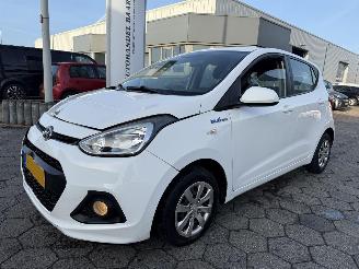 Schadeauto Hyundai I-10 1.0i i-Motion Comfort 2015/8