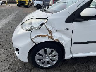 Peugeot 107 1.0-12V XS picture 8