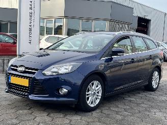 krockskadad bil auto Ford Focus Wagon 1.0 EcoBoost Titanium 2013/3